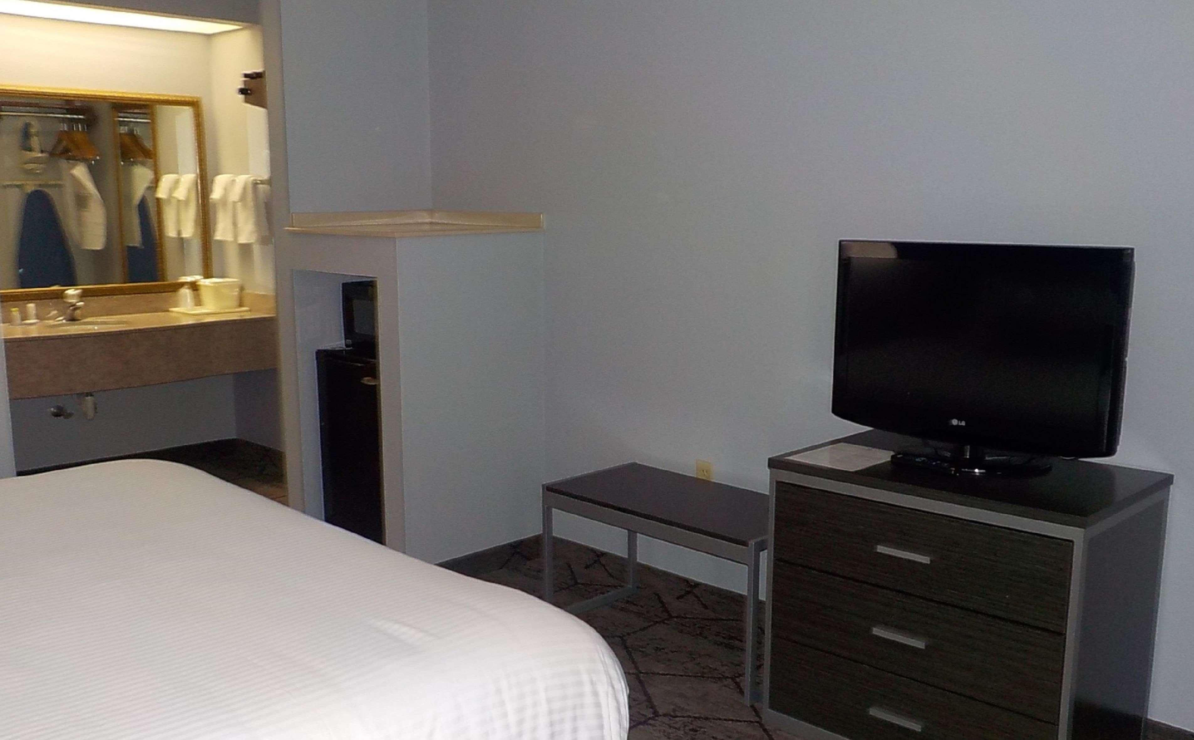 Hotel Surestay Plus By Best Western Afb 3*