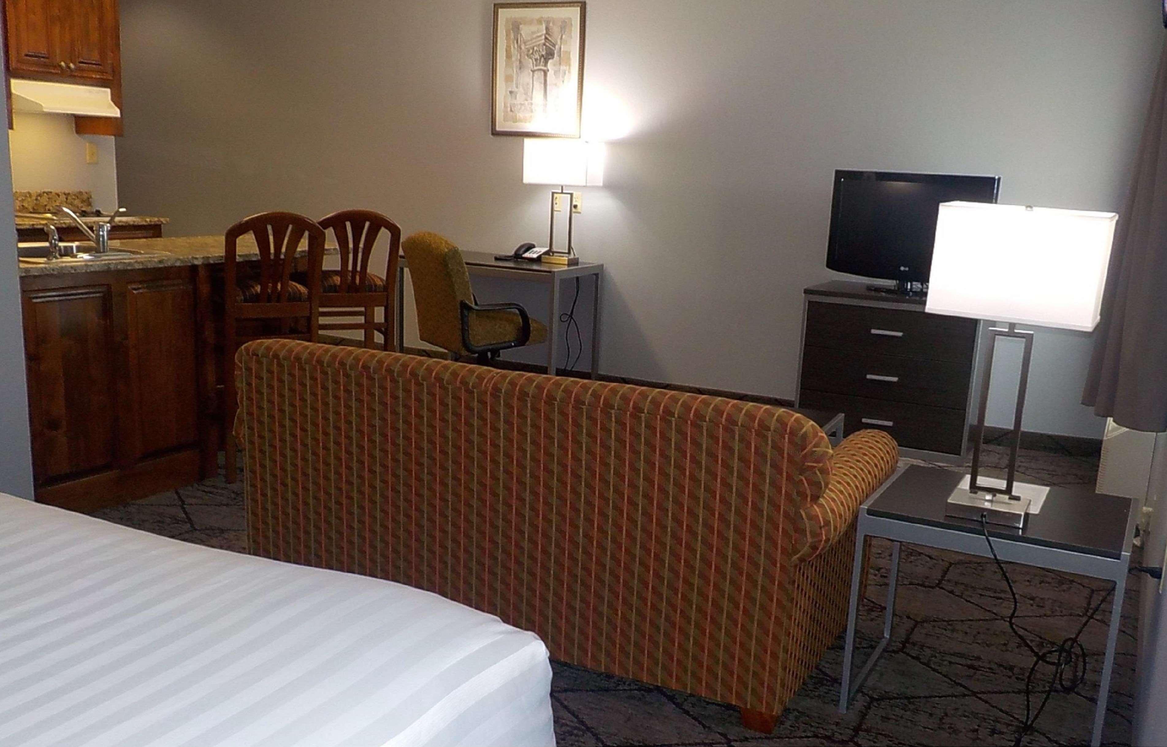 Hotel Surestay Plus By Best Western Afb 3*